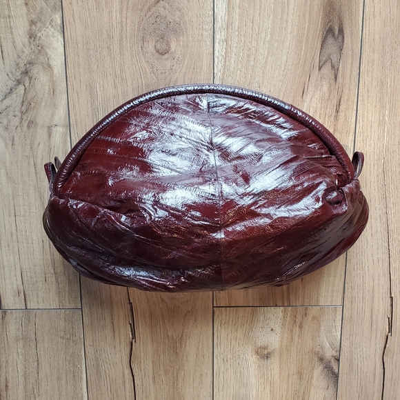 Vintage 1981 Leather of the Sea Clutch - Picture 4 of 14